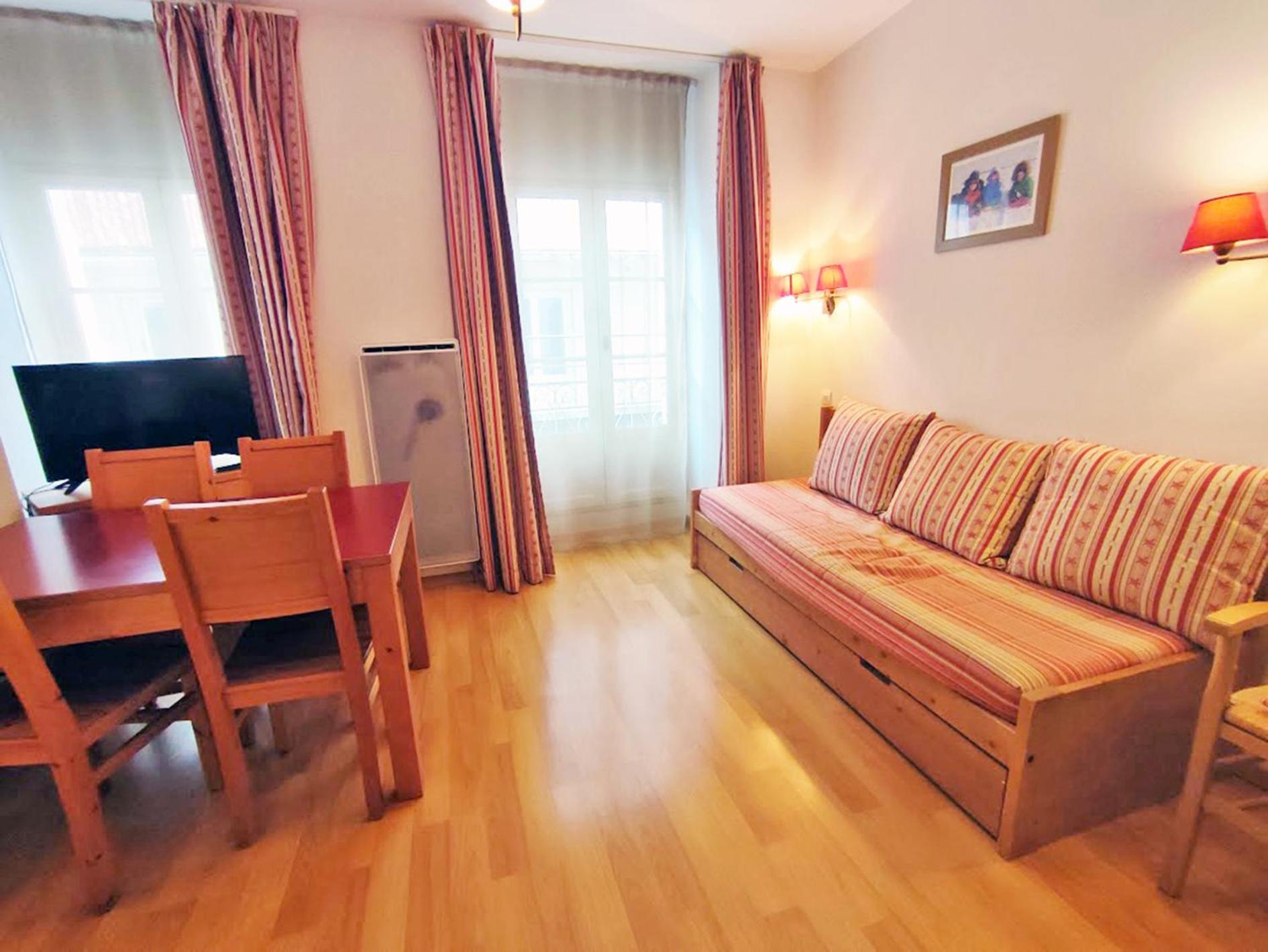 Oo, T2, Centre Luchon, Wifi, Casier A Skis, Ascenseur, 4 Personnes Bagneres-de-Luchon Exterior photo